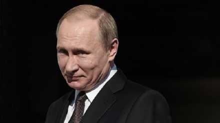 Кремль:  Путин паркинсон касалликига чалингани йўқ 