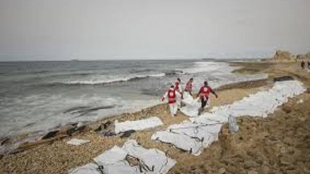 לפחות 74 מהגרים טבעו למוות ליד חופי לוב