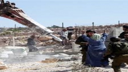 La delegazione europea visita le rovine delle case palestinesi