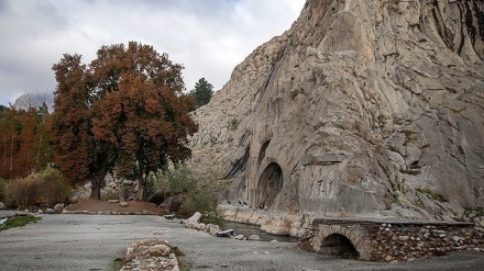 (FOTO) Taq-e Bostan, meraviglioso complesso di pitture ed iscrizioni rupestri- 1