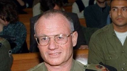 Viaggi segreti dell'ex capo del Mossad nei paesi arabi in abiti femminili