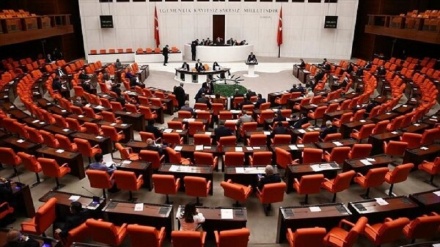 Tırkiyə parlament bə Azərbaycan Respublika hərbiçiyə ğıvvon vığandeədə roziyətiş doə.