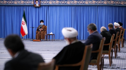 Líder de Irán: No se puede confiar en los extranjeros