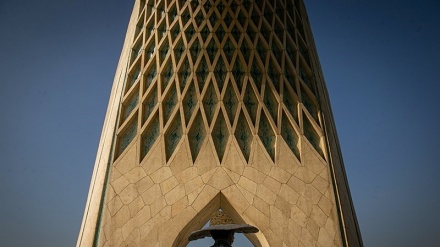 (FOTO) Torre Azadi a Tehran    