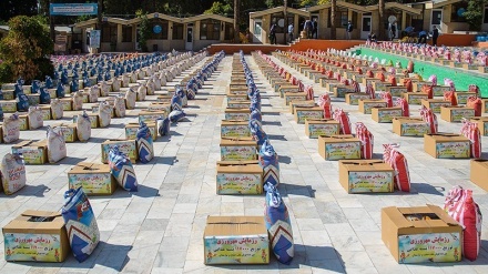 Pembagian Ratusan Ribu Paket Sembako di Shiraz (1)