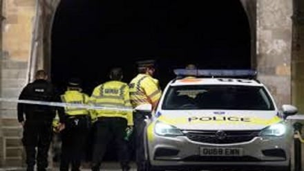 Inghilterra: irruzione della polizia nelle case durante il cenone di Natale
