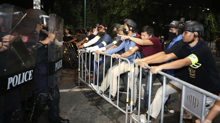 タイで、緊張が激化