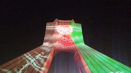 اجرای نورپردازی روی برج آزادی تهران در همدردی با ملت افغانستان+ ویدئو