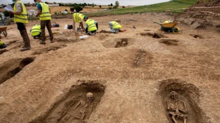 スペインでイスラム教徒の集団墓地を発見