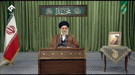 آغاز سخنرانی رهبر معظم انقلاب اسلامی به مناسبت ولادت پیامبر گرامی اسلام (ص)