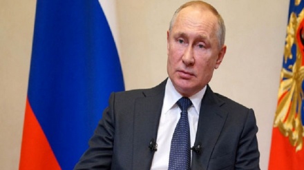 Russia, Putin mette in guardia il presidente francese