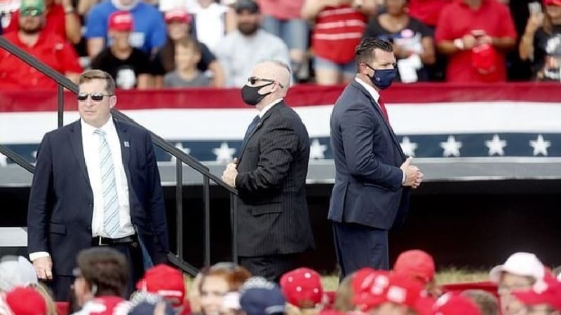 יותר מ-130 ממאבטחי טראמפ נכנסו לבידוד