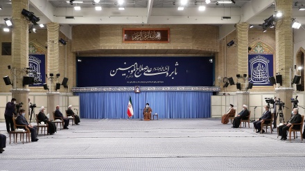 رهبر انقلاب اسلامی: به بیگانگان نمی‌توان اطمینان کرد
