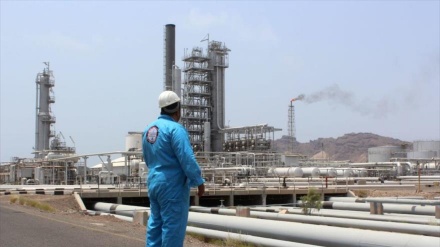 Informe: Mansur Hadi vende petróleo robado yemení a extranjeros