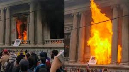 Proteste Guatemala: in fiamme Parlamento