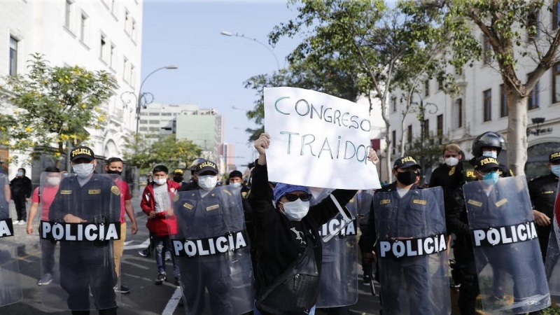 Video: Reportan uso excesivo de la fuerza contra manifestantes en Perú