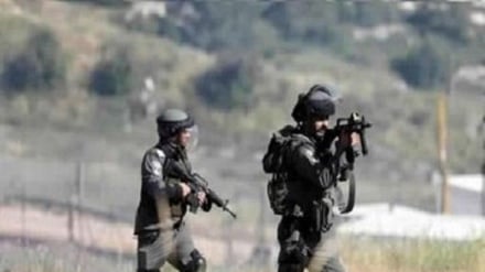 Un palestino herido por disparos israelíes