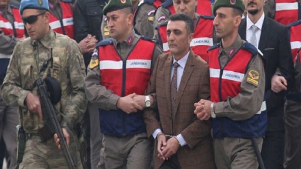 Tırkiyə hərbiçionku çandə nəfər bə əbədi həbs məhkum bən.