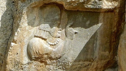 (FOTO) Taq-e Bostan, meraviglioso complesso di pitture ed iscrizioni rupestri- 2