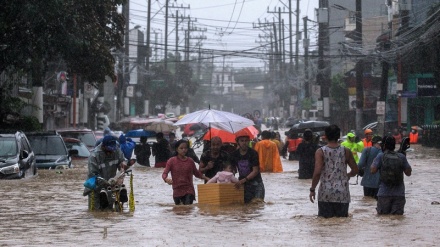 Typhoon Vamco lashes Philippines, paralyzes parts of Manila