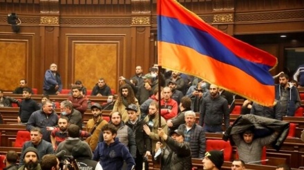 Armenia: premier denuncia tentativo di golpe
