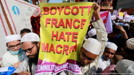 Ketika Prancis Bekerja Keras Redam Kemarahan Muslim Dunia