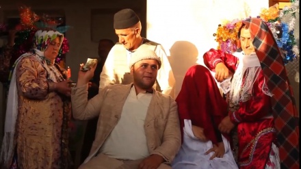 イラン東部ダームガーンでの婚礼式典前夜の儀式
