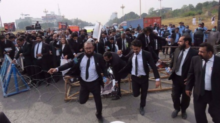 Pakistani lawyers protest French Islamophobia, urge closure of its embassy