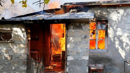 अपने ही घरों को जला रहे हैं आर्मीनियन, 24 घण्टों का मिला है अल्टीमेटम