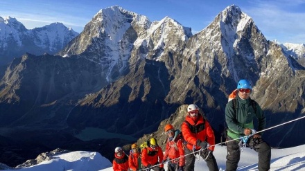 エベレスト登山、7ヶ月を経て解禁