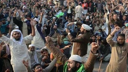 パキスタンの座り込み抗議終了条件は、仏大使追放