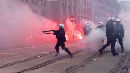 Polish police arrest over 300 during violent far-right rally