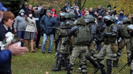 Belarus protesters defy police warnings, rally in Minsk again