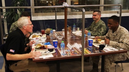 五角大楼负责人在巴林会见其同行