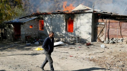 Armenasët banorë të Nagorno Karabak djegin shtëpitë e veta