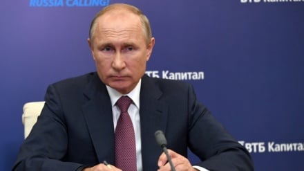 Putin: c'è campagna informativa dall'estero per minare i risultati della Russia in medicina