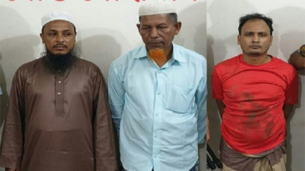 রোহিঙ্গা শিবিরের বাইরে স্থানীয় যুবক আব্দুস শুক্কুর হত্যার ঘটনায় জড়িত সন্দেহে  তিন রোহিঙ্গা গ্রেফতার
