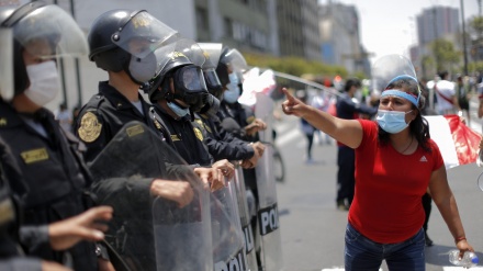 Përleshje mes protestuesve dhe policisë në Peru 