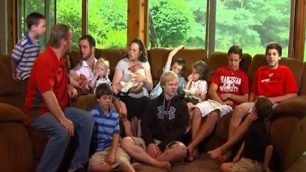 د امریکا یوه میرمنه پینځلس بچیان لري 