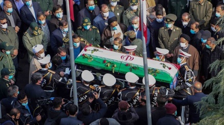 テロ暗殺されたイラン核科学者の葬儀が、ゴムとマシュハドの聖地にて実施