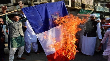 Pakistan Fransa Büyükeçisi'ni sınır dışı edebilir