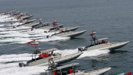 পারস্য উপসাগরে বিশাল মহড়া চালালো ইরানের বাসিজ