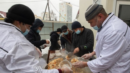 Россиядаги ӯзбеклар шифокорларга палов тарқатишяпти