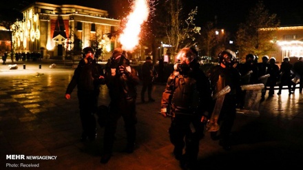 (FOTO) Tirana in fiamme per l'uccisione di un ragazzo - 2