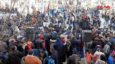 Siria, grande manifestazione contro l'occupazione di USA e Turchia