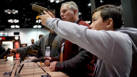 Shtimi i numrit të blerësve të armëve, krijon mungesë të municionit të armëve në Amerikë