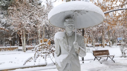 Salju Tebal Tutupi Kota Bojnord, Iran (1)