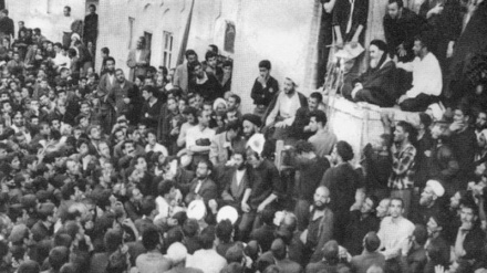 歴史の一頁；ホメイニー師が、イランイスラム体制の将来的地位を説明
