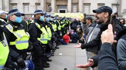 Situazione critica a Londra: polizia schierata nelle stazioni e in strada per impedire l'esodo
