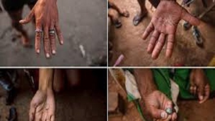 Venezuela, mare porta oro e gioielli: decine di persone scavano in spiaggia